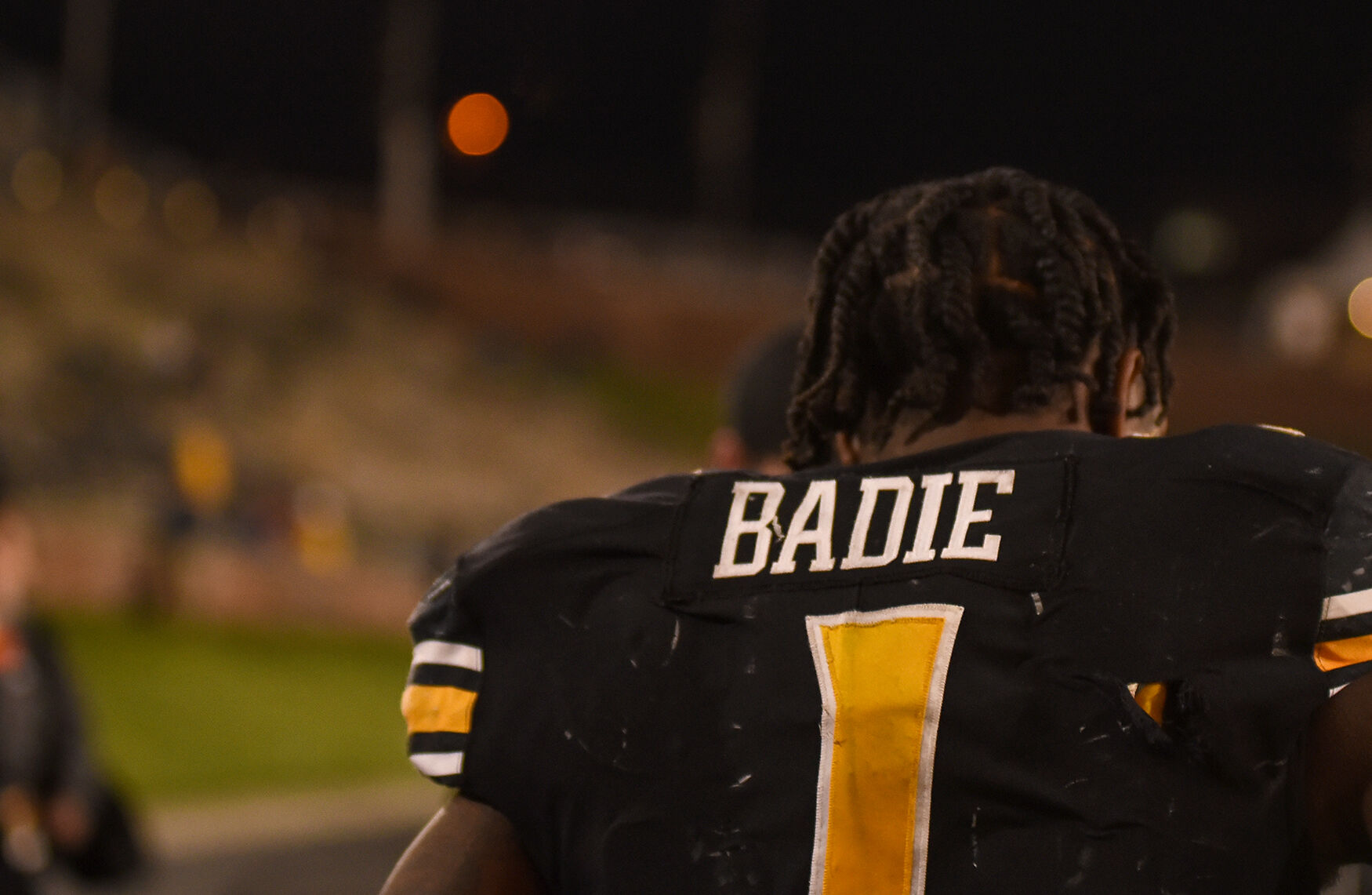 Tyler Badie looks at the field